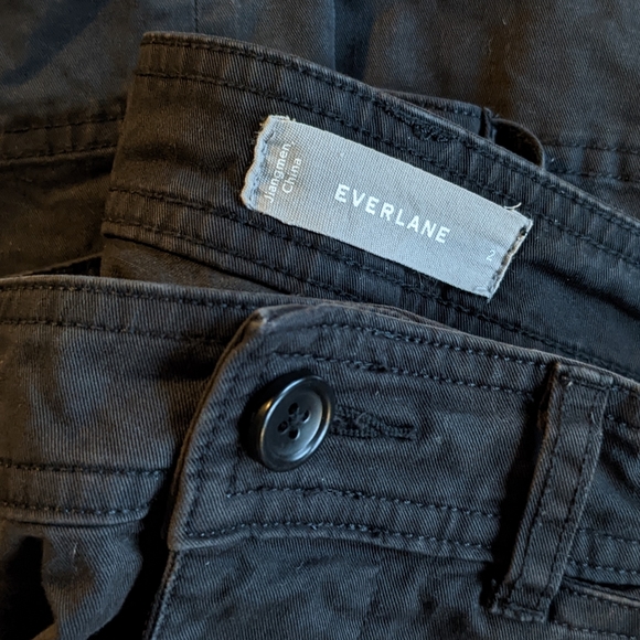 The Lightweight Wide-Leg Crop Chino - Picture 4 of 6